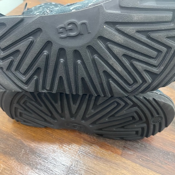 Ugg Girls Gently Used Size 3 Boots - Picture 3 of 5